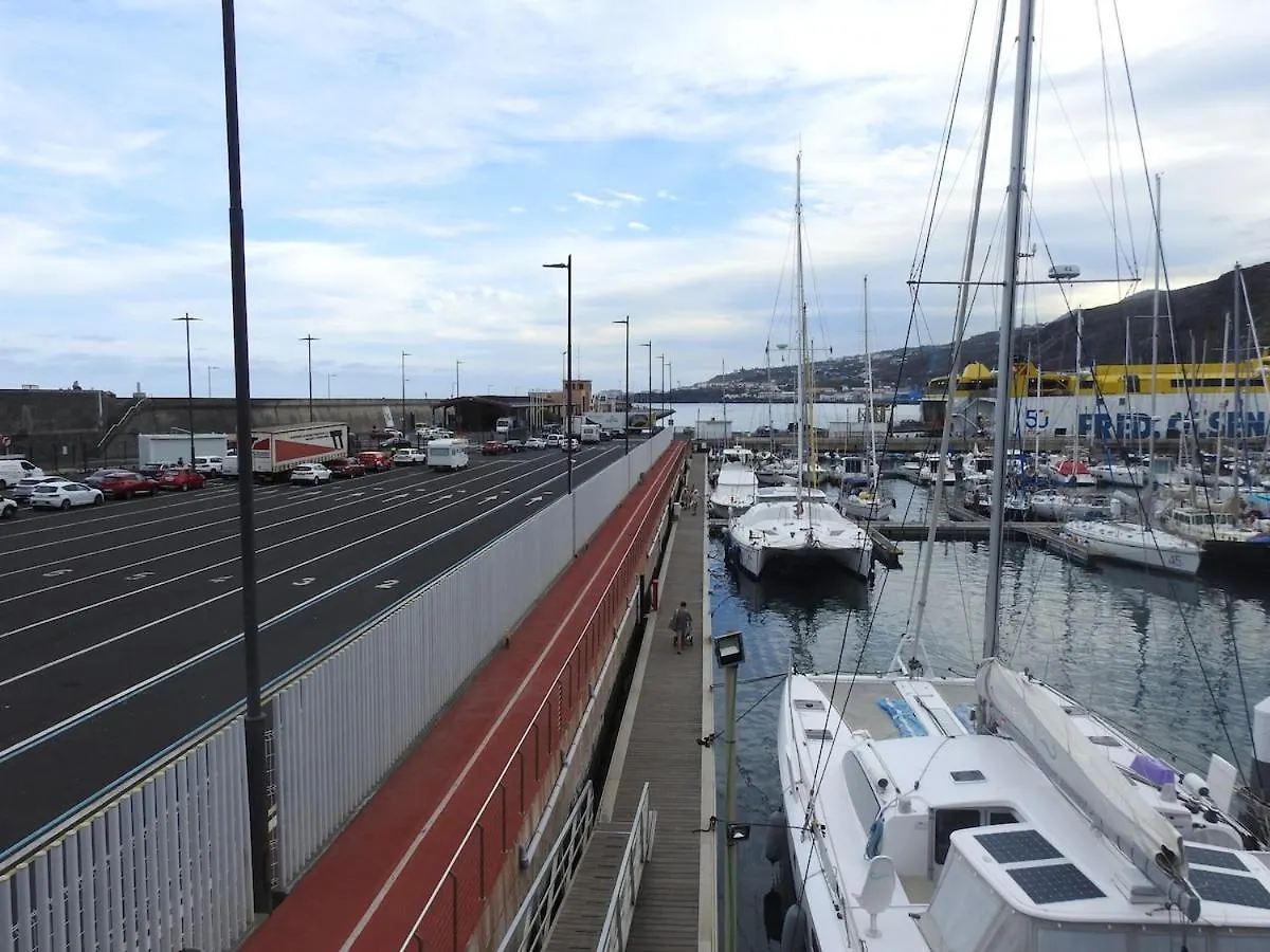 Úszó hotel Sailingboat, Next To Ferry Hotel Santa Cruz de la Palma